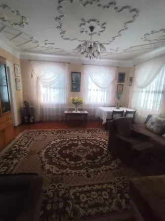 Продается большой кирпичный дом в г. Торез по пер. Глеба Успенского Торез