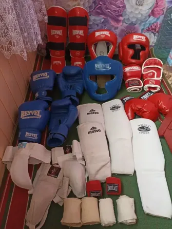 Спортивная экипировка много Макеевка