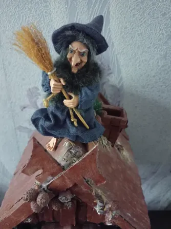 Большая избушка, можно играть. Донецк