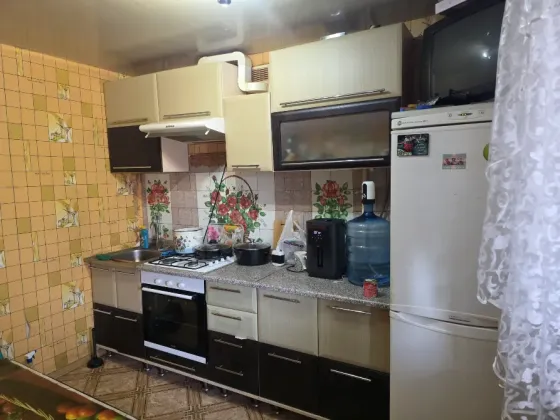 Продается 2 комнатная квартира площадь Бакинских комиссаров Донецк