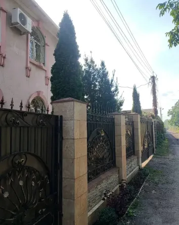 Просторный дом в Ленинском районе города Донецка. Донецк