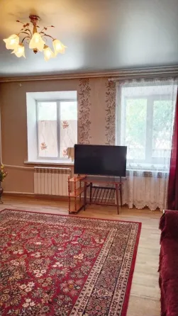 Продается пол дома с отдельным входом в Орджоникидзевском районе Левый берег . Мариуполь