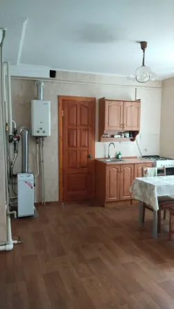 Продается пол дома с отдельным входом в Орджоникидзевском районе Левый берег . Мариуполь