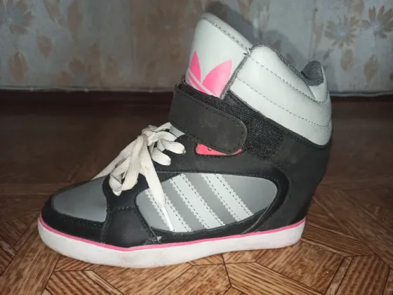Сникерсы Adidas Донецк