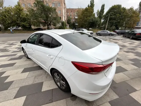 HYUNDAI ELANTRA Донецк