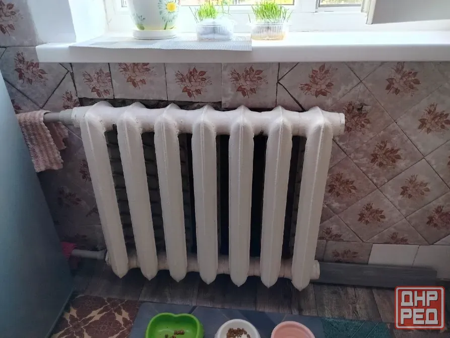 Отдам бесплатно 2 батареи отопления 8 и 7 секций , в нормальном состоянии . Макеевка - изображение 2