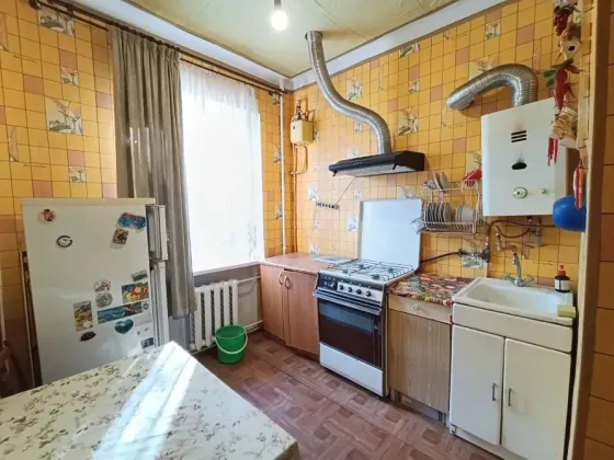 Продам 3-х комнатную квартиру , г. Харцызске, центр, ул. с. Лазо Харцызск