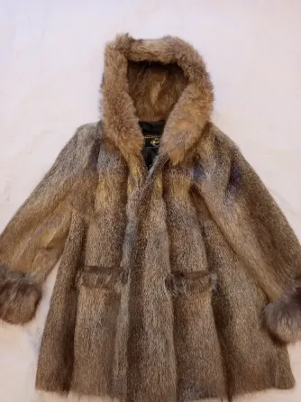 Продам натуральную шубу из енота Харцызск