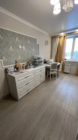 Сдаю трехкомнатную просторную (90 кв) ,комфортную светлую квартиру, Ленинский район Донецк