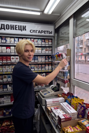 Продавец в ларек Донецк