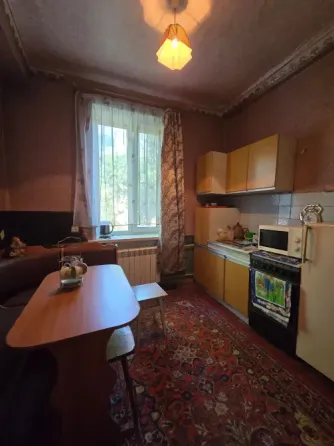 Продам 2-х комнатную квартир + гараж и летняя кухня, Гвардейка, 83-й квартал. Макеевка