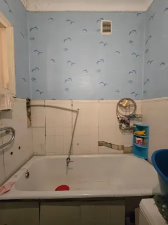 Продам 2-х комнатную квартир + гараж и летняя кухня, Гвардейка, 83-й квартал. Макеевка