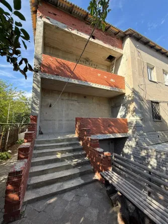Продаётся 2-х этажный дом, ул. Стратонавтов Донецк