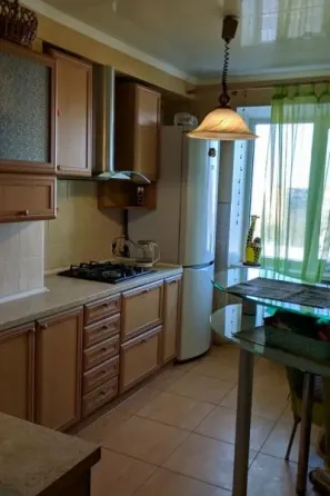 Продается 3 - х комнатная квартира, ул. Стаханова, мкр. Тихий Донецк