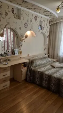 Продается 3 - х комнатная квартира, ул. Стаханова, мкр. Тихий Донецк