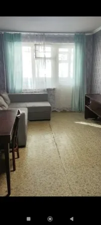 Сдам 2-х комнатную в Макеевке. Два новых дивана. Нагревательный бак. Всё необходимое есть. Макеевка