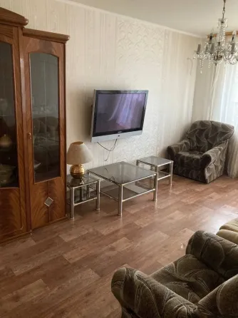 Сдам 2х комн., ср/9,отличное состояние, пл. б. Комиссаров Донецк