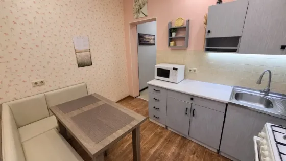 Сдаю двухкомнатную квартиру в Ленинском районе Донецка. Донецк