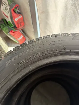 Зимняя резина Пирелли на r-17 205 /50 Донецк