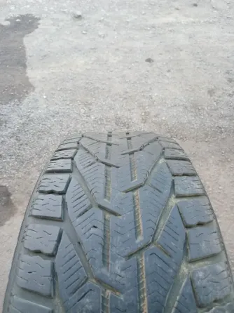 Продаю комплект зимней резины 225 55 17 Донецк