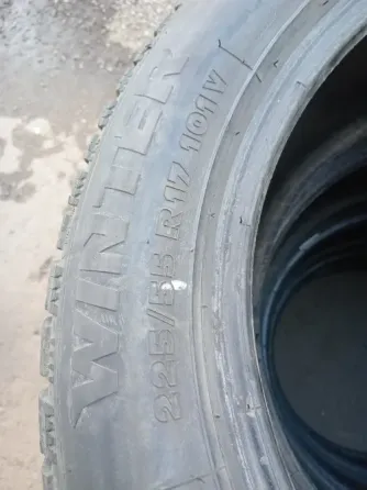 Продаю комплект зимней резины 225 55 17 Донецк