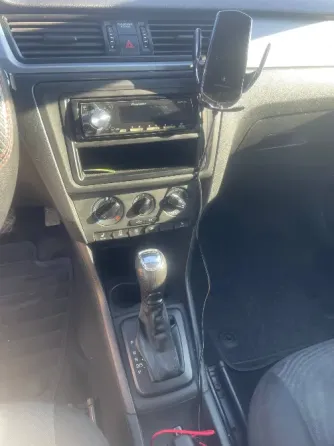 Skoda Rapid 2015 года, цвет белый. Пробег 176 000 км. Донецк