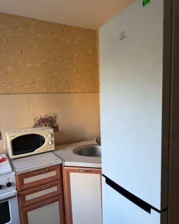 Сдам двухкомнатную квартиру на длительный срок с ремонтом и со всей бытовой техникой. Донецк