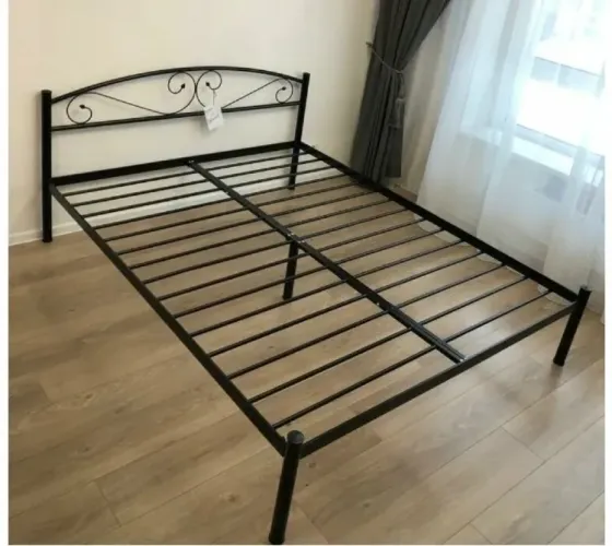 Продам двуспальную металлическую кровать Донецк
