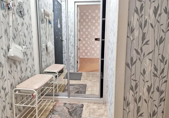 сдам 1 комнатную квартиру в петровском районе около круга Донецк