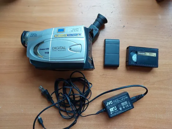 Видеокамера JVC GR-FX16E VHS-C, рабочая, с блоком питания Донецк