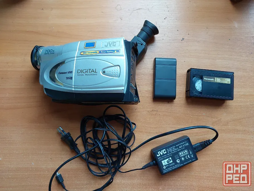 Видеокамера JVC GR-FX16E VHS-C, рабочая, с блоком питания Донецк - изображение 1