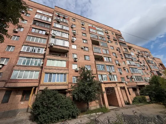 Продажа от собственника 5-ти ком.кв., Автономка, 3/9 эт., 154 м.кв. - Макеевка-центр, ул. Руденко 36 Макеевка