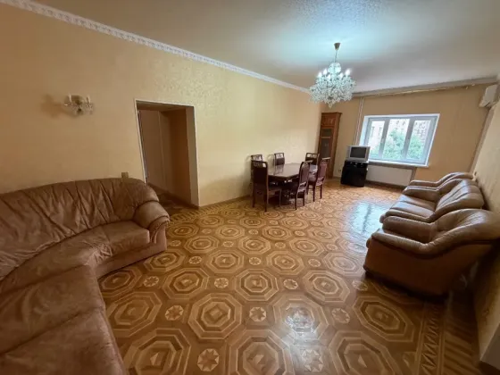 Продажа от собственника 5-ти ком.кв., Автономка, 3/9 эт., 154 м.кв. - Макеевка-центр, ул. Руденко 36 Макеевка