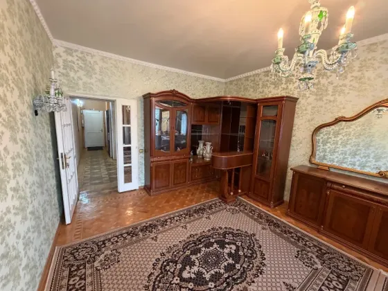 Продажа от собственника 5-ти ком.кв., Автономка, 3/9 эт., 154 м.кв. - Макеевка-центр, ул. Руденко 36 Макеевка