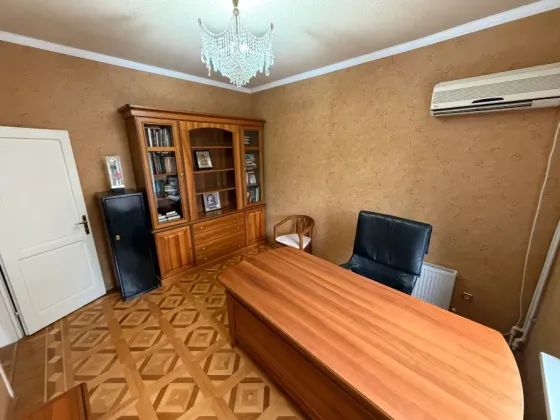 Продажа от собственника 5-ти ком.кв., Автономка, 3/9 эт., 154 м.кв. - Макеевка-центр, ул. Руденко 36 Макеевка