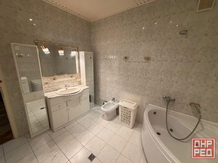 Продажа от собственника 5-ти ком.кв., Автономка, 3/9 эт., 154 м.кв. - Макеевка-центр, ул. Руденко 36 Макеевка - изображение 9