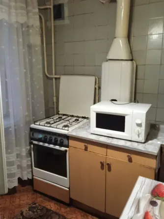 Продам 2 комнатную квартиру в центре Харцызска Харцызск
