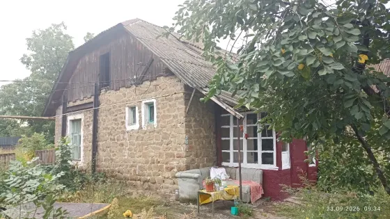 я собственник дом ленинский район Кирова стоматология земля 6.2 сот. Приватизированная на есть гараж Донецк
