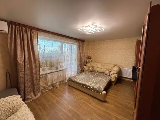 Продам трëхкомнатную квартиру Мариуполь