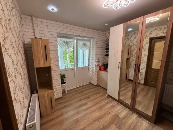 Продам трëхкомнатную квартиру Мариуполь