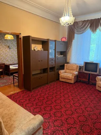 Продается сталинка в самом центре Донецка Донецк