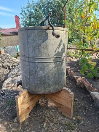Медогонка 4 рамки, ручной привод, металлическая, Ссср Донецк