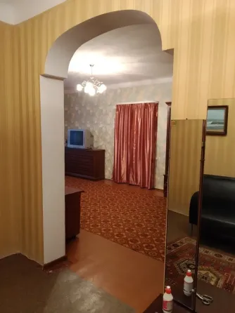 Продаётся 3 к.кв. м-н Азотный. Донецк