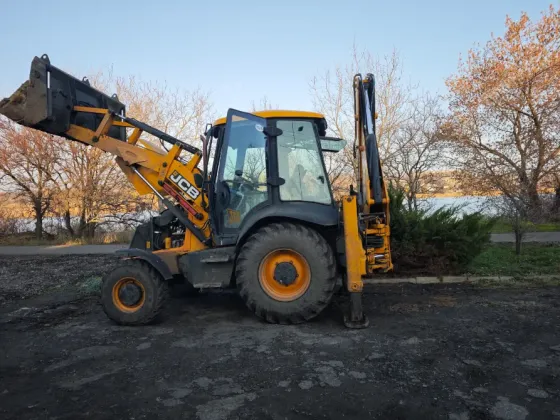 Услуги экскаватора погрузчика JCB 3CX Донецк
