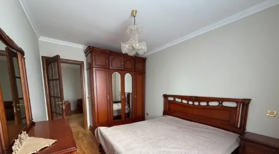 Свeтлaя 4-к. 94 м² с пaноpaмным видом, сталинка Куйбышевский район. мин, школa/сaд Донецк