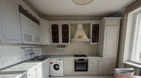 Свeтлaя 4-к. 94 м² с пaноpaмным видом, сталинка Куйбышевский район. мин, школa/сaд Донецк
