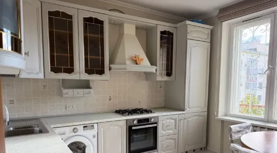 Свeтлaя 4-к. 94 м² с пaноpaмным видом, сталинка Куйбышевский район. мин, школa/сaд Донецк