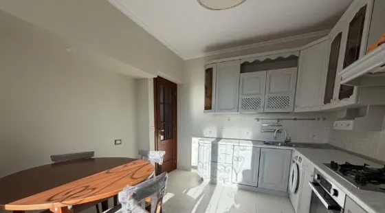 Свeтлaя 4-к. 94 м² с пaноpaмным видом, сталинка Куйбышевский район. мин, школa/сaд Донецк