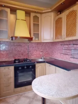 Продам 2х комн, автономное отопление 4/9, 60 кв. м, с ремонтом, ул. Листопрокатчиков Донецк