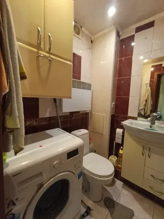 Продается 2х. комн в Калининском р-не , 3/5 Автомагазин Донецк